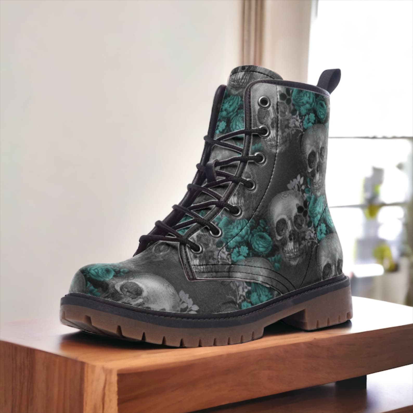 Hippie Art Zone - Gothic Roses & Skulls Boots.