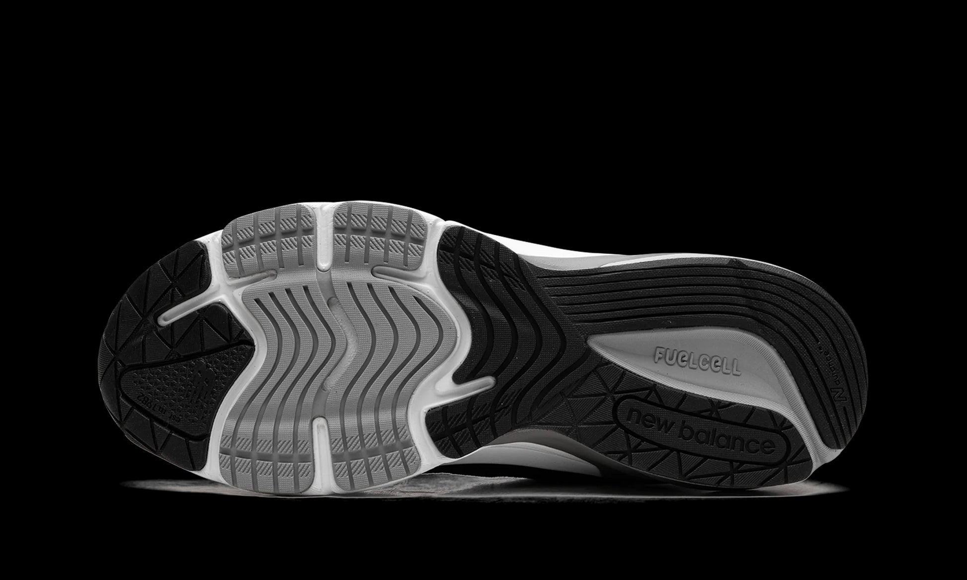 990v6 "Black / Silver"