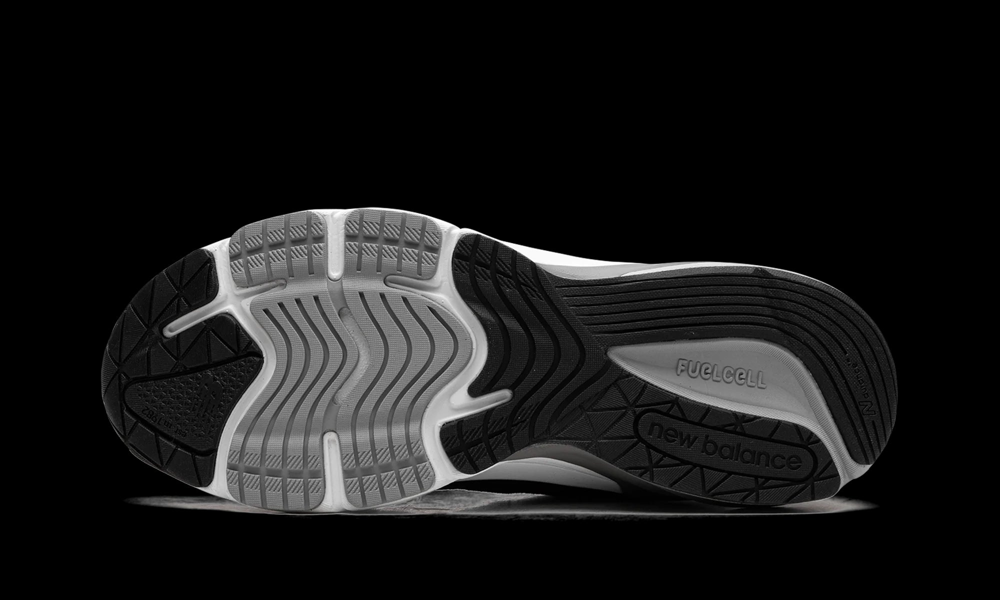 990v6 "Black / Silver"