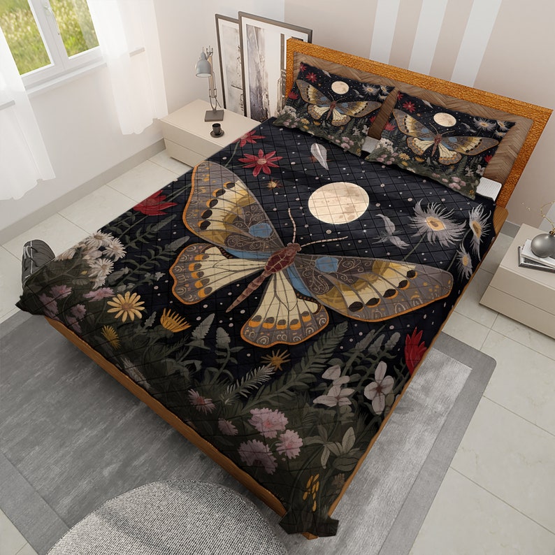 Hippie Art Zone - Moon & Butterfly Vintage Quilt Bedding Set For Hippie