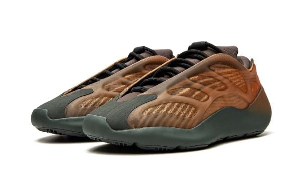 Yeezy 700 V3 &quot;Copper Fade&quot; GY4109