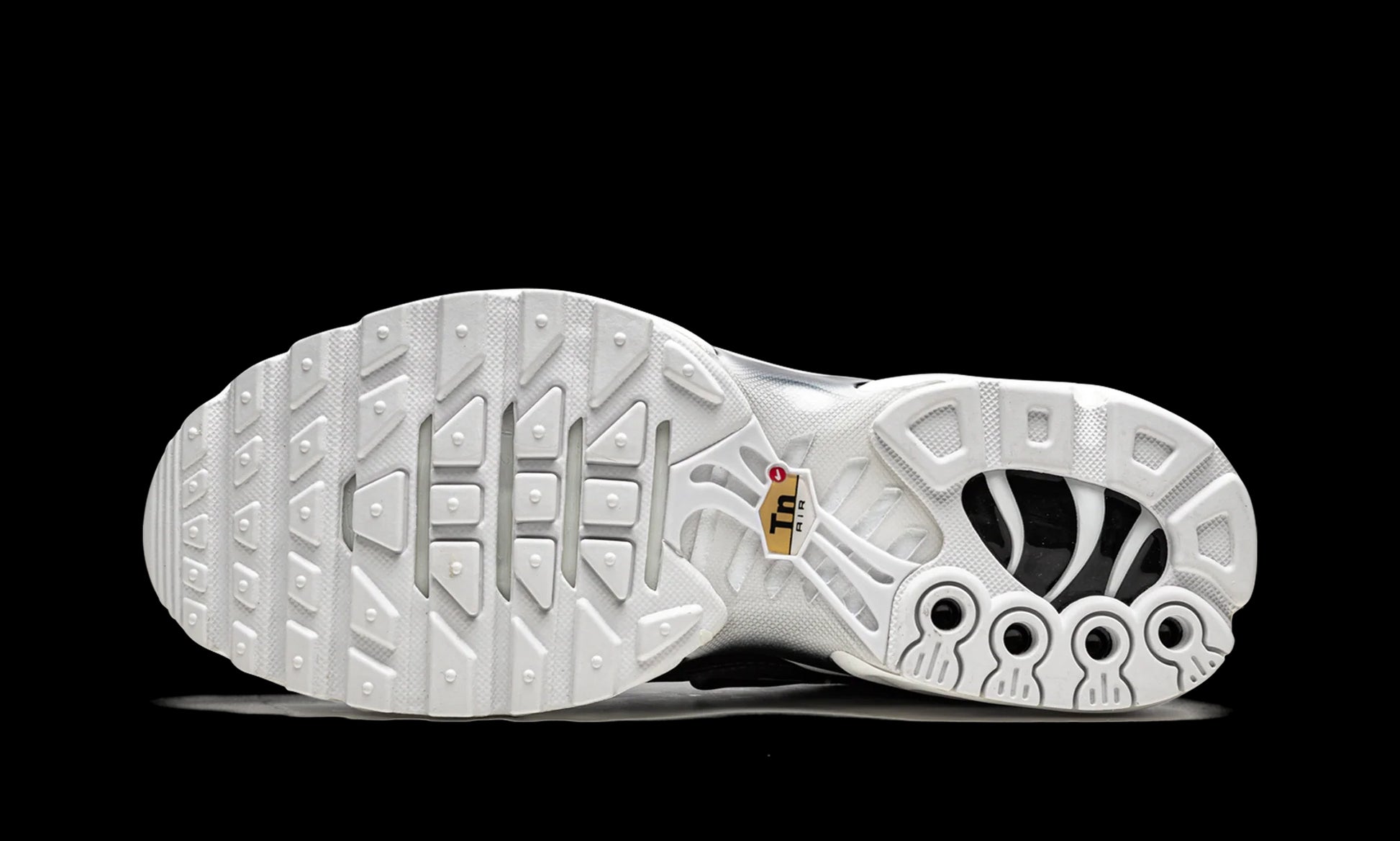 AIR MAX PLUS MNS WMNS "Black / White"
