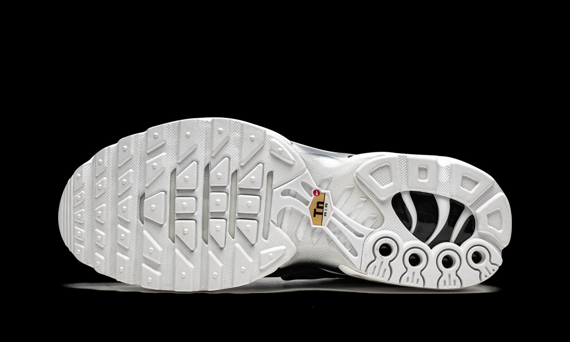 AIR MAX PLUS MNS WMNS "Black / White"