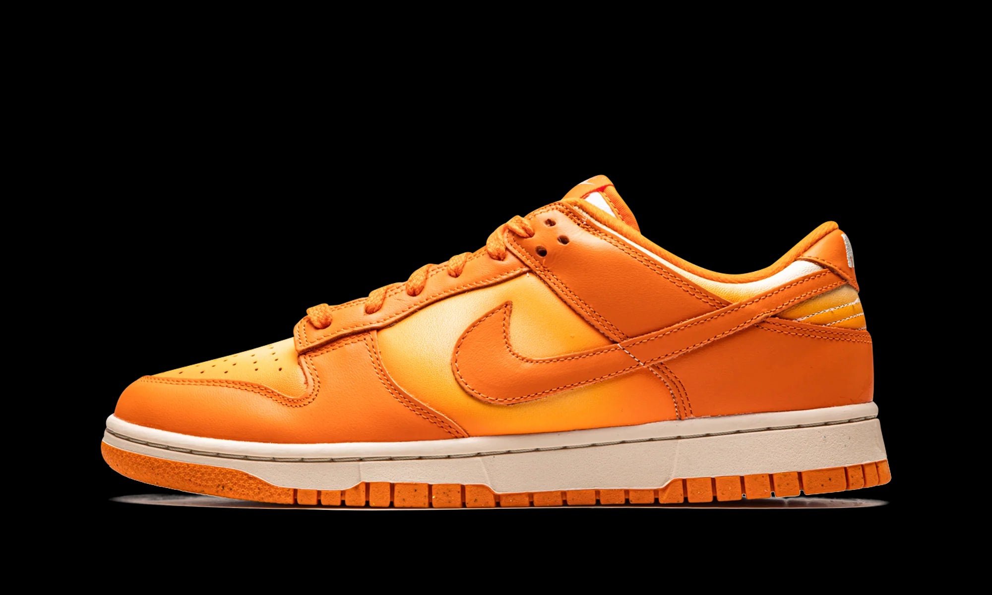 DUNK LO MNS WMNS "Magma Orange" DX2953 800