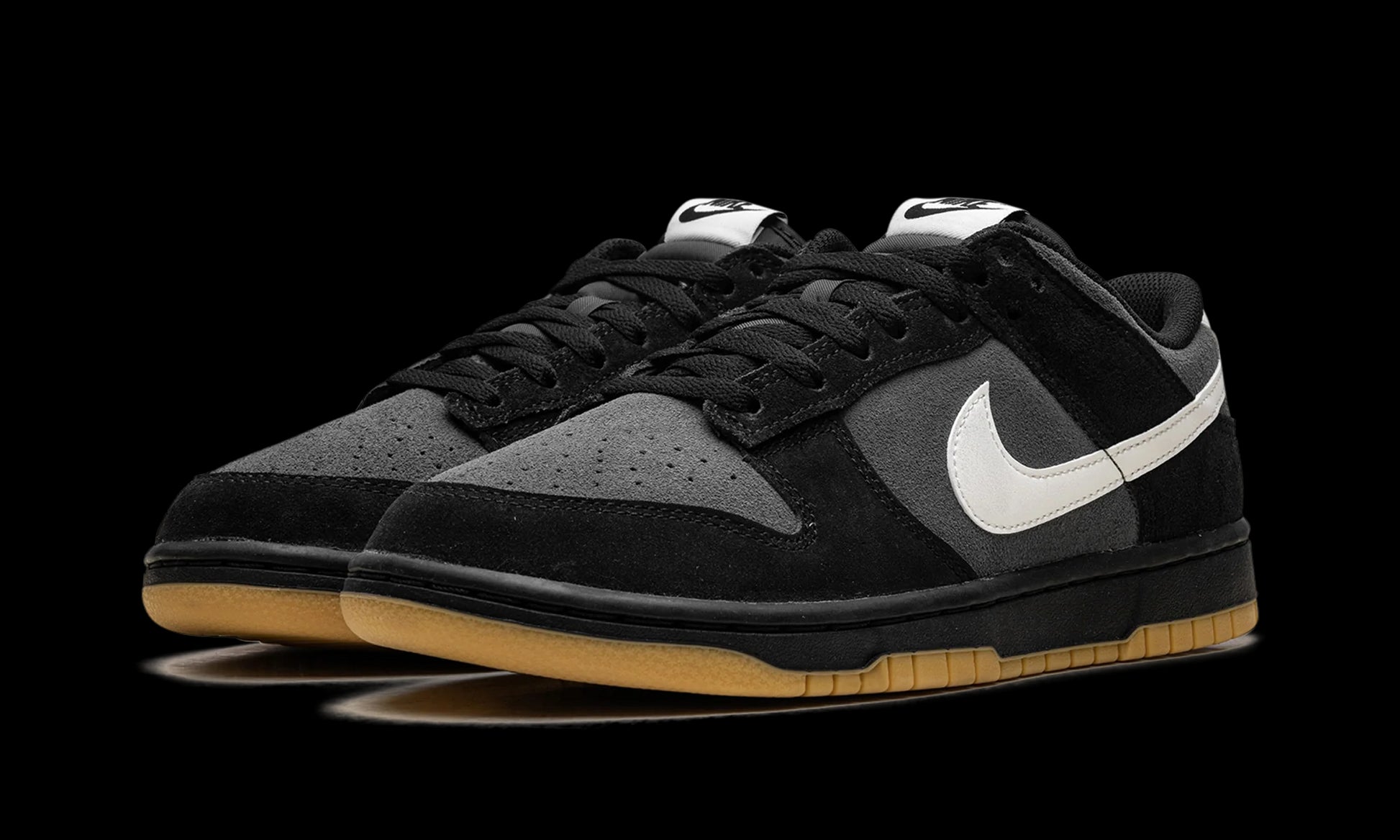 Dunk Low SE "Black Grey Gum"