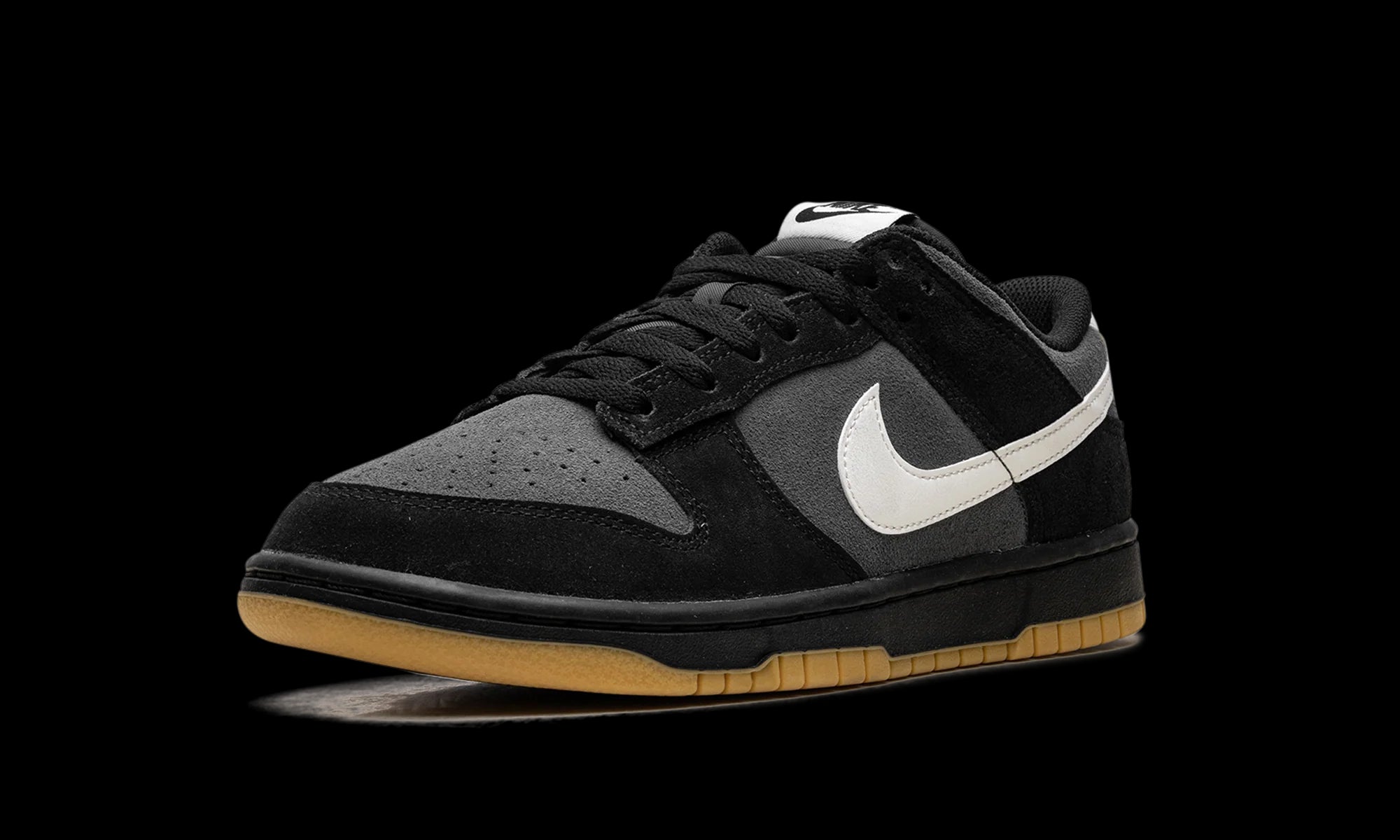 Dunk Low SE "Black Grey Gum"