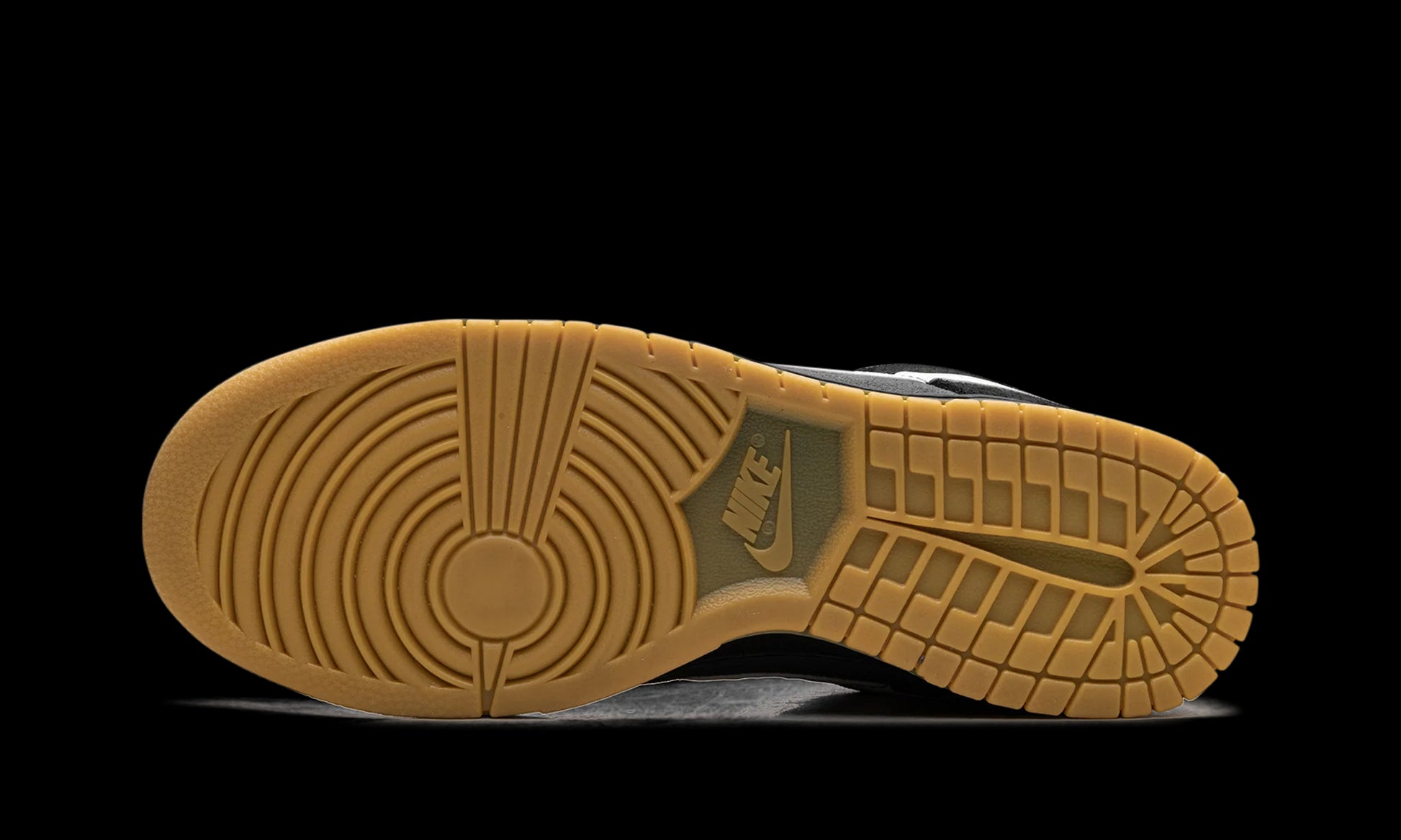 Dunk Low SE "Black Grey Gum"