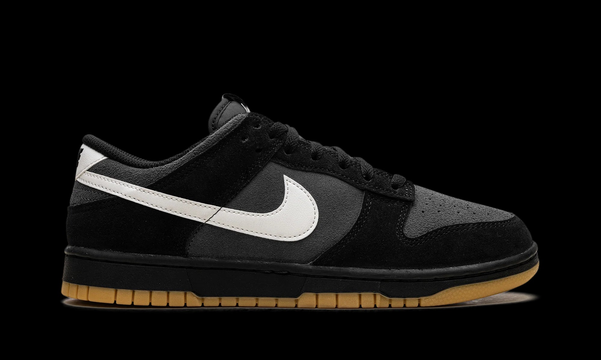 Dunk Low SE "Black Grey Gum"