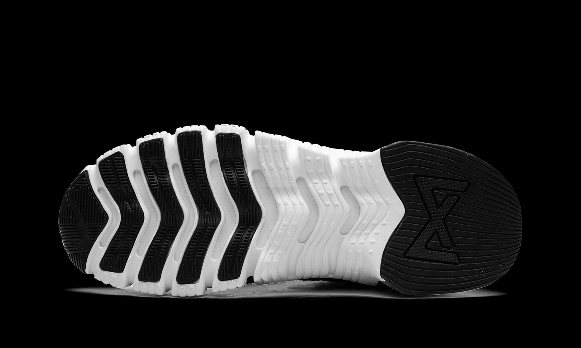 Free Metcon 4 Black "Black / White"