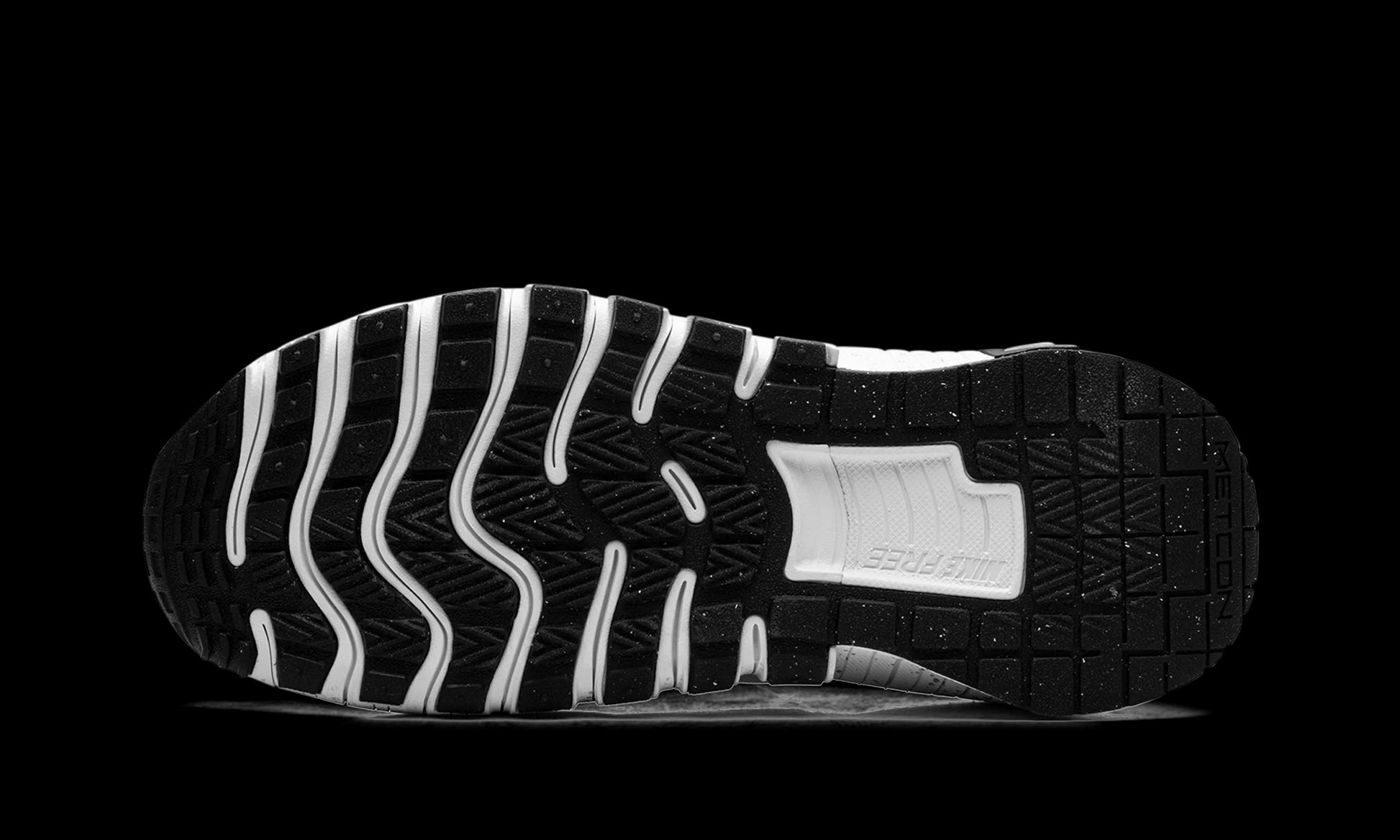 Free Metcon 6 WMNS "White Metallic Silver Light Smoke Grey Black"