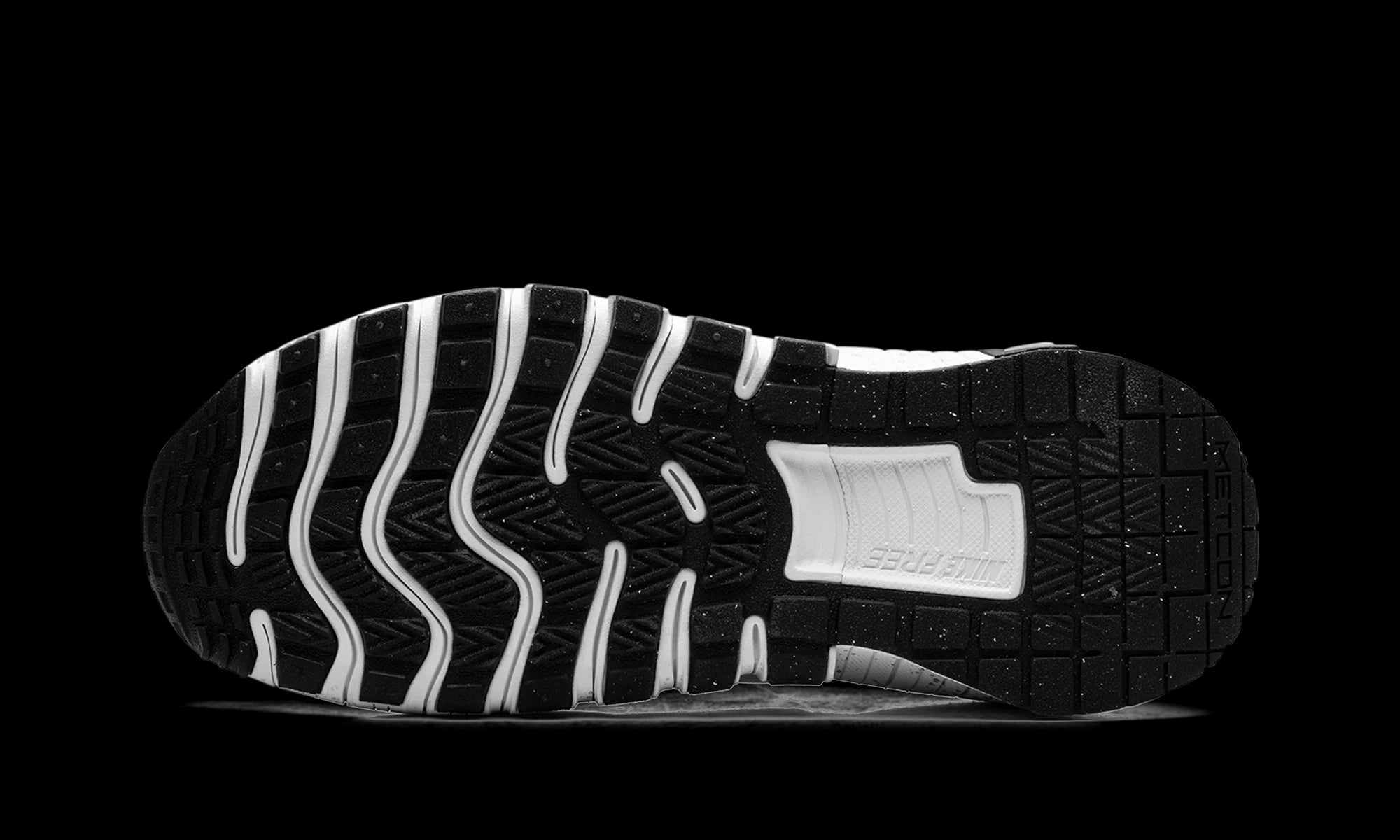 Free Metcon 6 WMNS "White Metallic Silver Light Smoke Grey Black"