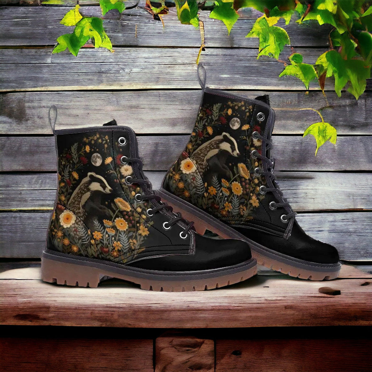 Hippie Art Zone - Faux-embroidery Badger &amp; Moon Vegan Boots.