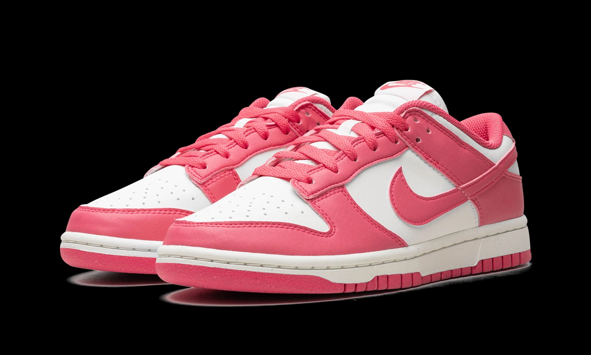 Nike Dunk Low. WMNS "Pink"
