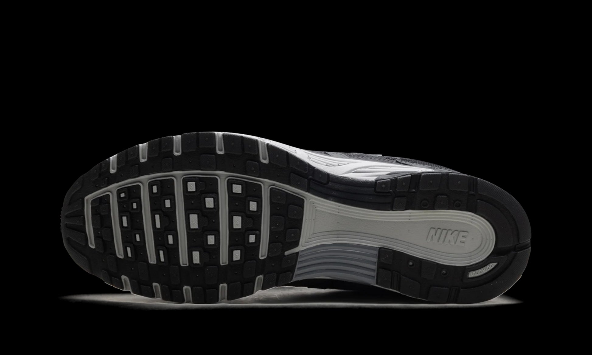 P-6000 "Anthracite Smoke Grey" HQ3818 001