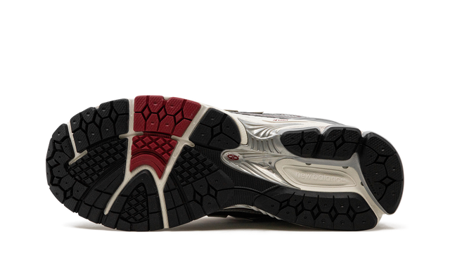 1906R "Silver / Crimson" M1906REA
