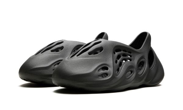 Yeezy Foam Runner "Carbon" IG5349